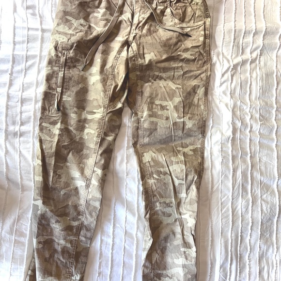 Bylt Weekender Pants (aka Bylt Pants), Desert Camo, Size Small NWOT, like-new - Picture 8 of 9